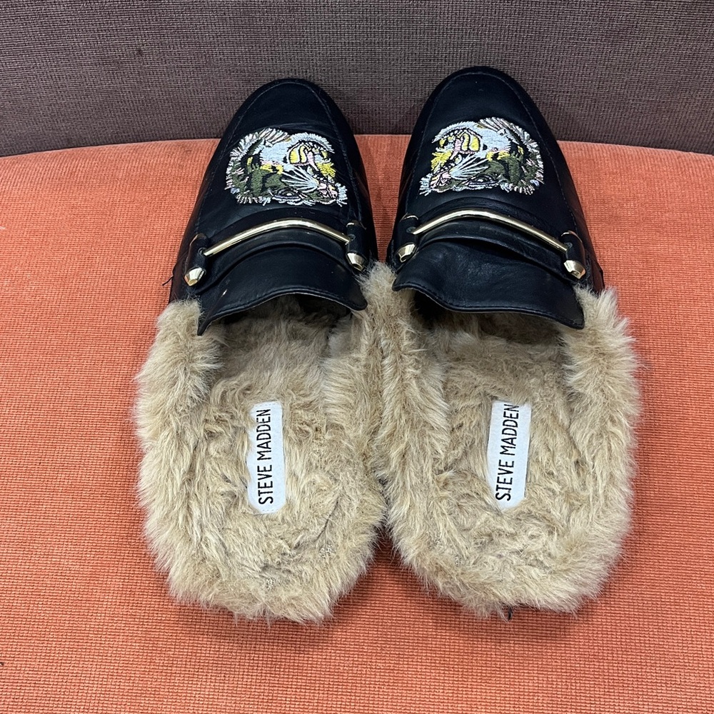 Steve Madden Black Leather King Tiger Embroidered Faux Fur Mule Shoes 9.5 US - Picture 5 of 11